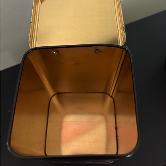 Lot of 2 Vintage Tea Tins ~ Design By Daher Floral Tin & Hinged Geisha Tin - Picture 2 of 8